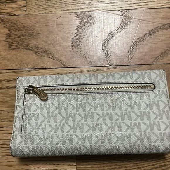 MICHAEL KORS SIGNATURE BIFOLD WALLET - Picture 2 of 7